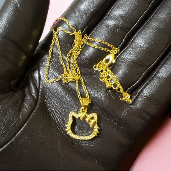 Hello Kitty Pendant Necklace - Picture 2 of 3